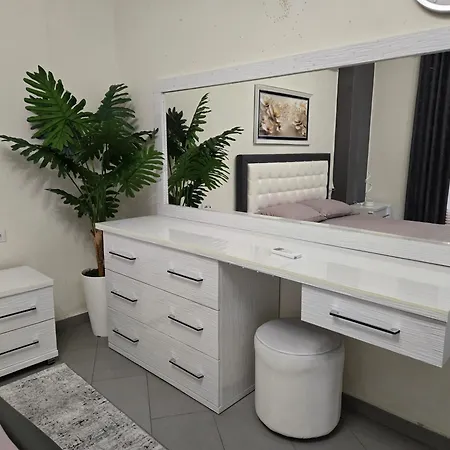 Sweet Deluxe * Lushnjë