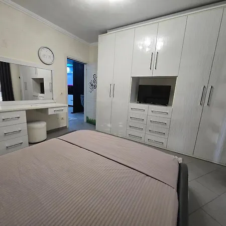 Sweet Deluxe Lushnjë