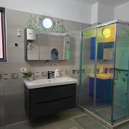 Apartment Sweet Deluxe Lushnjë